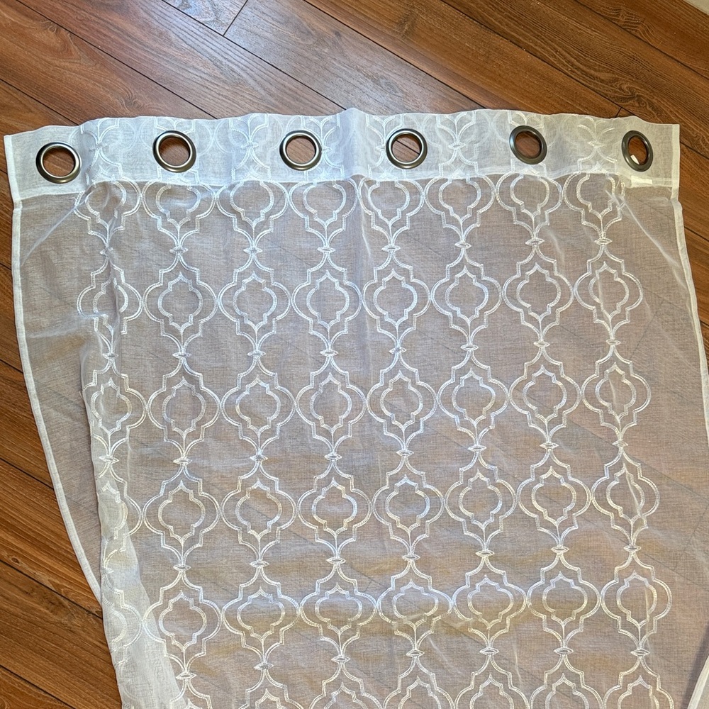 Curtain with Grommets (2)